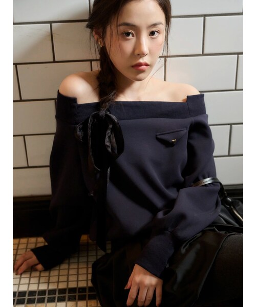 dazzlin（ダズリン）の「ワイドスクエアネックスウェット（スウェット・レディース・グレー/ネイビー/パープル・F）」の8枚目の写真