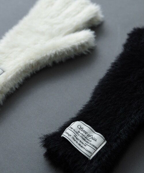 SENSE OF PLACE by URBAN RESEARCH(センスオブプレイスバイアーバンリサーチ)の「シャギーニットグローブ(ベルト・レディース・BLUE/OFF WHITE/BLACK・one)」の13枚目の写真