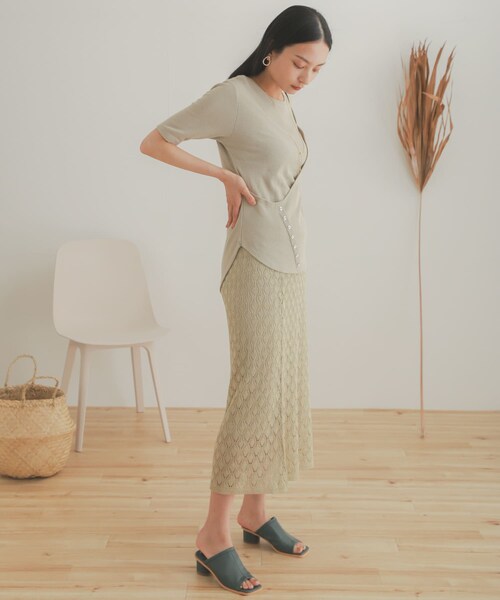 SENSE OF PLACE by URBAN RESEARCH(センスオブプレイスバイアーバンリサーチ)の「レイヤードボタンディテールトップ(Tシャツ/カットソー・レディース・BLACK/GREIGE/YELLOW・one)」の21枚目の写真