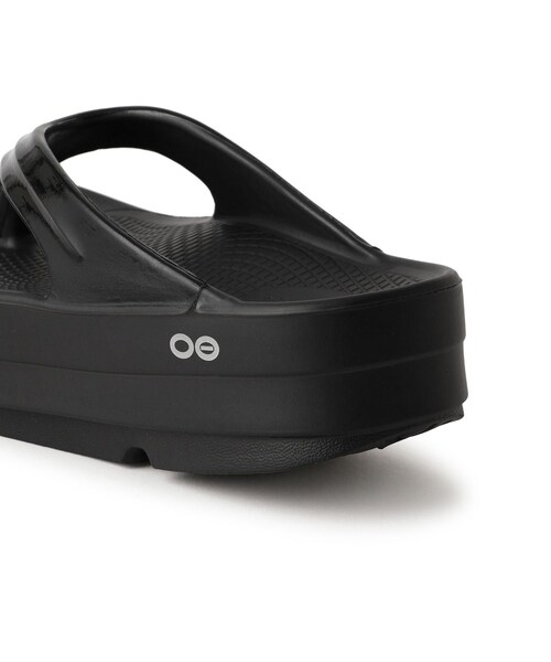 ROPE'（ロペ）の「【WEB限定】【OOFOS(ウーフォス)】OOmega(ウー メガ)/26SS（サンダル・レディース・ブラック/ベージュ・23.0/24.0/25.0）」の14枚目の写真