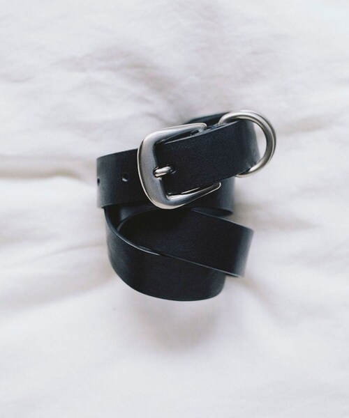 ADAM ET ROPE'（アダムエロペ）の「【サステナブル】ダブルリングスムースベルト（ベルト・レディース・ゴールド/シルバー・F）」の3枚目の写真