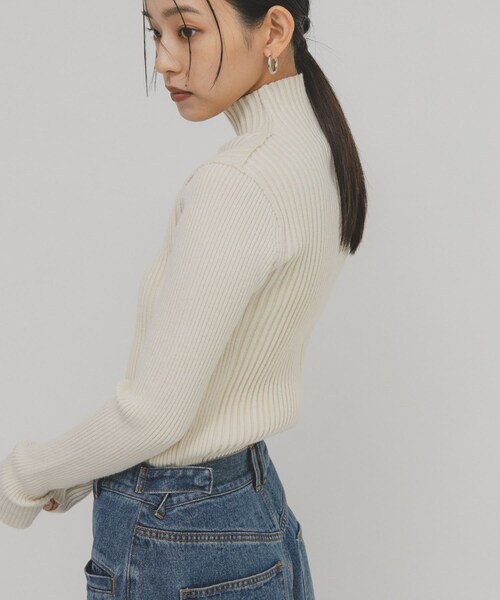 KBF（ケイビーエフ）の「illi　ランダムRIBハイネックニット（ニット/セーター・レディース・IVORY/RED/BLUE/CHARCOAL・One）」の8枚目の写真