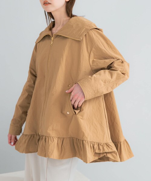 URBAN RESEARCH ROSSO（アーバンリサーチロッソ）の「Mewl　フリルマウンテンパーカー（マウンテンパーカー・レディース・BEIGE/BLACK・Free）」の3枚目の写真