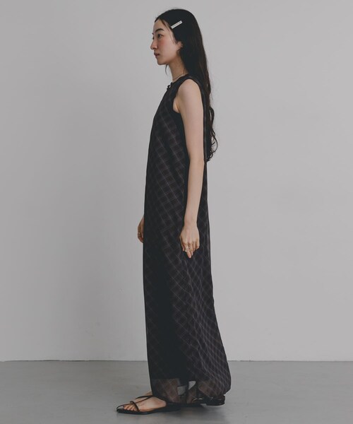 SENSE OF PLACE by URBAN RESEARCH(センスオブプレイスバイアーバンリサーチ)の「チェックシアーナローワンピース(ワンピース・レディース・BLACK/BROWN/BEIGE・One/COMPACT)」の17枚目の写真