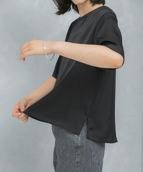 URBAN RESEARCH ROSSO（アーバンリサーチロッソ）の「UVカットサテンブラウス（Tシャツ/カットソー・レディース・MAUVEPINK/BLACK/OFF 1・Free）」の11枚目の写真