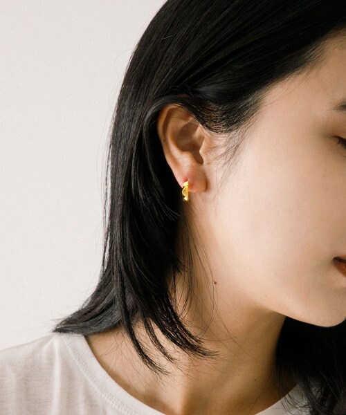 URBAN RESEARCH(アーバンリサーチ)の「decor『デコール』 Twist Pierce M(ピアス(両耳用)・レディース・GOLD・-)」の6枚目の写真