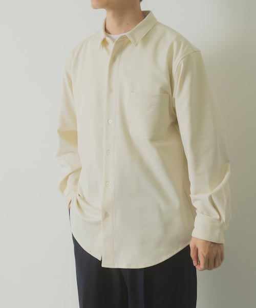 ITEMS URBANRESEARCH(アイテムズ アーバンリサーチ)の「360°stretchカットソーシャツ(シャツ/ブラウス・メンズ・OFF/DARK NAVY・M/L)」の1枚目の写真