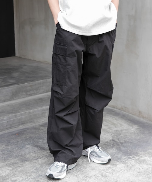 URBAN RESEARCH DOORS（アーバンリサーチドアーズ）の「FORK&SPOON　ミリタリーポケットパンツ（その他パンツ・メンズ・BLACK/GRAY・4/5）」の2枚目の写真