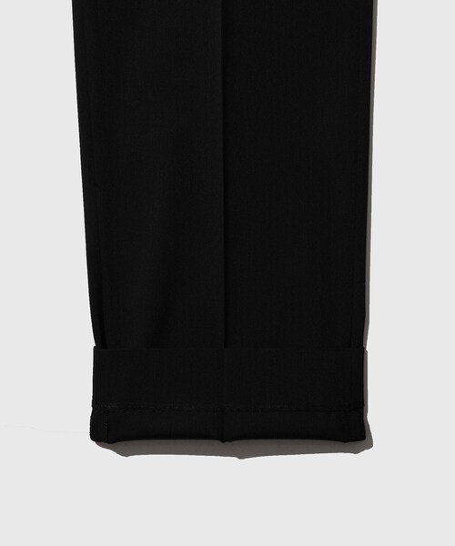 ADAM ET ROPE'（アダムエロペ）の「【AURALEE/オーラリー】LIGHT WOOL MAX GABARDINE TWO-TUCK SLACKS（スラックス・メンズ・ブラック/ダークブラウン・3/4/5）」の19枚目の写真