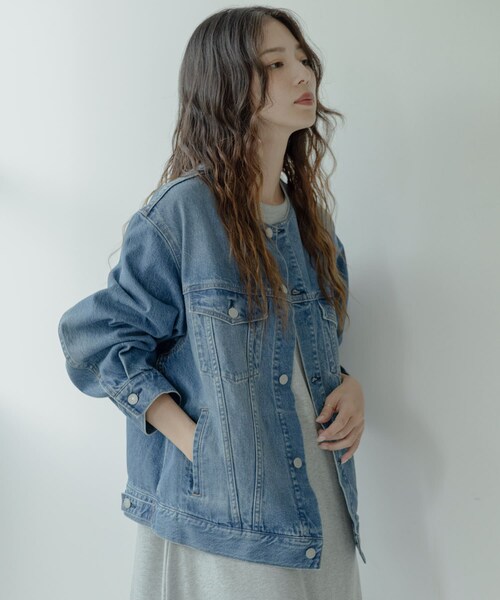 URBAN RESEARCH Sonny Label（アーバンリサーチサニーレーベル）の「ノーカラーオーバーサイズGジャン（デニムジャケット・レディース・インディゴ/グレー・FREE）」の15枚目の写真