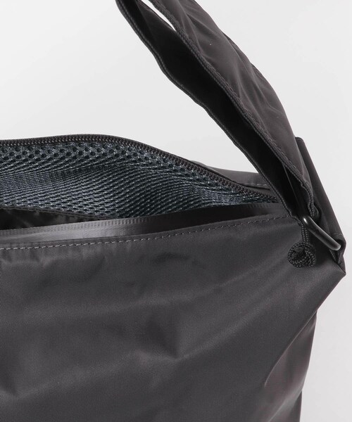 URBAN RESEARCH DOORS（アーバンリサーチドアーズ）の「『撥水』『別注』YAKPAK×DOORS　SHOULDER BAG M（ショルダーバッグ・メンズ・OLIVE/BLACK/CHARCOAL/NAVY・-）」の19枚目の写真