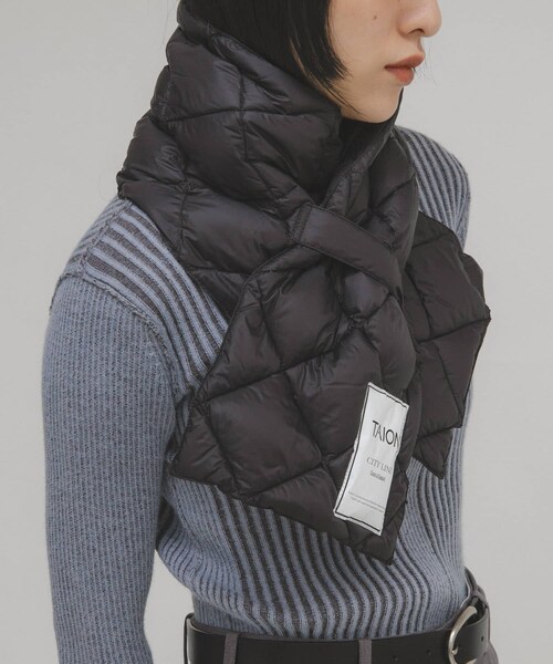 KBF（ケイビーエフ）の「TAION　CITY DOWN SCARF（マフラー・レディース・BLACK/G.BEIGE・One）」の5枚目の写真