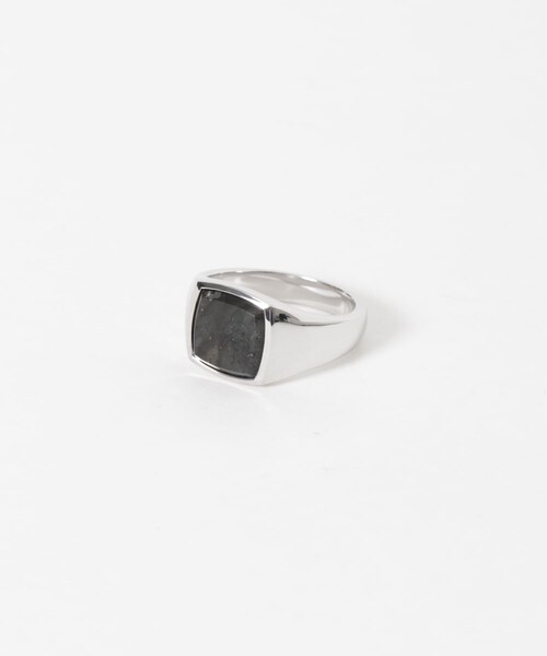 URBAN RESEARCH（アーバンリサーチ）の「TOM WOOD　Kay Ring Black Larvikite（リング・メンズ・S925・56/58/60）」の3枚目の写真