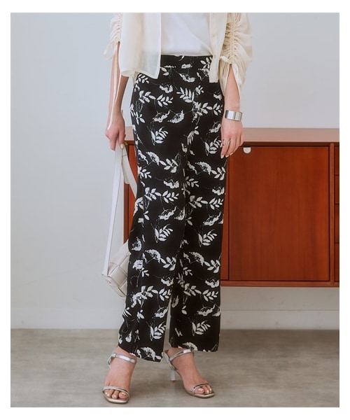 nissen（ニッセン）の「総柄タックストレートパンツ（パンツ・レディース・ブラウン系/ネイビー系/ベージュ系/黒系・S/M/L/LL/3L/4L/5L/6L）」の3枚目の写真