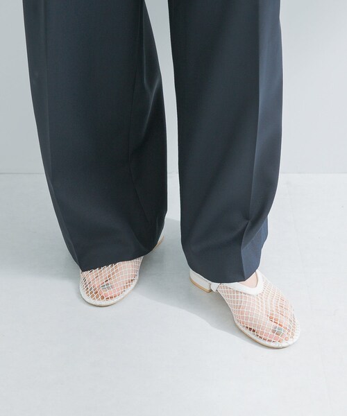 URBAN RESEARCH(アーバンリサーチ)の「メッシュフラットシューズ(パンプス・レディース・BLACK/WHITE・23.5/24/24.5/25)」の1枚目の写真