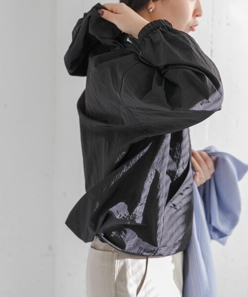URBAN RESEARCH DOORS(アーバンリサーチドアーズ)の「FORK&SPOON シアーアノラックパーカー(パーカー・レディース・OFF/BLACK・1)」の14枚目の写真