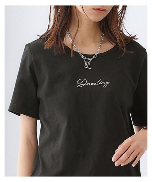 nissen（ニッセン）の「【綿１００％】プリントTシャツ（接触冷感・UVカット）（選べる柄）＜大きいサイズ有＞（Tシャツ/カットソー・レディース・クールロゴ:オフホワイト/クールロゴ:黒/カーブデザインロゴ:チャコールグレー/カーブデザインロゴ:アイス杢/ブロックデザインロゴ:アイス杢/ブロックデザインロゴ:ネイビー/ハチドリ:グレージュ/看板ネコ:モーブピンク/看板ネコ:グレージュ/リラックスネコ:スモーキーブルー/5匹のハリネズミ:ピスタチオ/カラフルフラワーロゴ:黒/ハンギングフラワー:ラベンダー/雑貨フラワー:ミントブルー/大人ロゴ:オフホワイト/レタリングロゴ:チャコールグレー/フレンチロゴ:グレージュ/ほのぼのネコ:ミント/ワンポイントネコ:ブルー/草花:ピンクベージュ/大人ロゴ:黒/筆記ロゴ:黒/雑貨:ダークミント/パイナップル:チャコールグレー/ラビット:ダークピンク/黒ネコ:ソフトブルー/日々ネコ:オートミール・S/M/L/LL/3L/4L/5L/6L/8L/10L）」の7枚目の写真