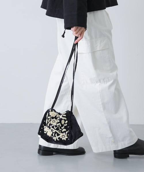 かぐれ（カグレ）の「Khadi&co　VELVET FLAP Shoulder Bag（ショルダーバッグ・レディース・BK・Free）」の2枚目の写真