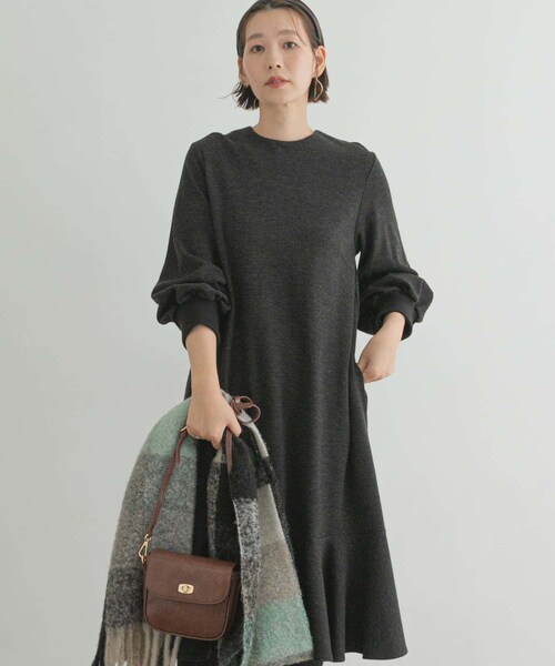 URBAN RESEARCH ROSSO（アーバンリサーチロッソ）の「『40サイズ/高身長向けも展開』F by ROSSO　裾フレアワンピース（ワンピース・レディース・L/BEIGE/BLACK/CHARCOAL/MARRON・38/40）」の17枚目の写真