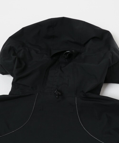 EKAL(エカル)の「and wander 2.5L hiker rain jacket(テーラードジャケット・メンズ・black/l.gray・M/L)」の7枚目の写真