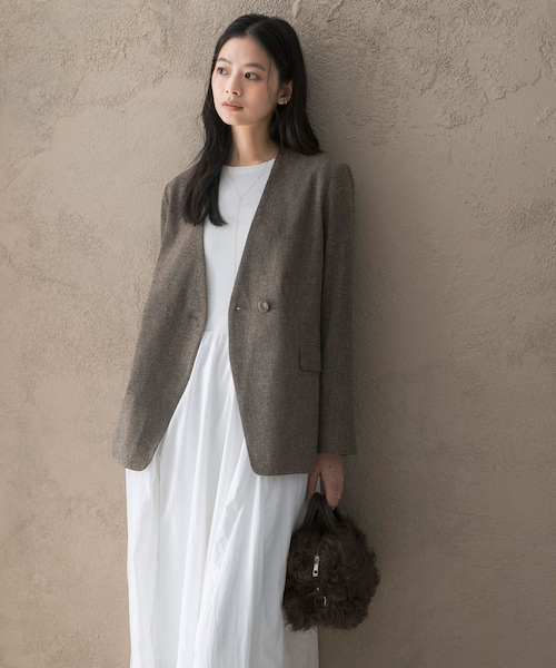 URBAN RESEARCH ROSSO（アーバンリサーチロッソ）の「シルクネップVネックジャケット（ノーカラージャケット・レディース・BLACK/BROWN・36/38）」の2枚目の写真