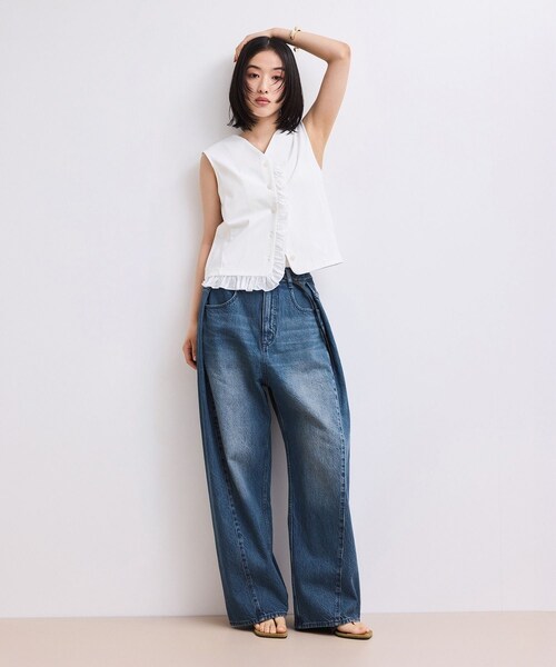 ADAM ET ROPE'(アダムエロペ)の「【WEB限定】・【サステナブル】タックディティールワイドデニムワイドパンツ(デニムパンツ・レディース・ブラック/ブルー/サックス・34/36/38)」の13枚目の写真