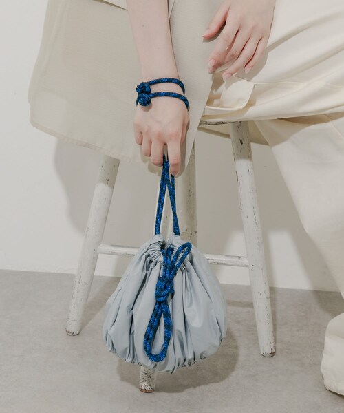 SMELLY（スメリー）の「ギャザーキンチャクショルダー（ショルダーバッグ・レディース・GRY/BLK・-）」の2枚目の写真