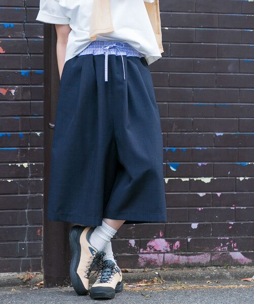 EKAL（エカル）の「『UR TECH DRYLUXE』ハイツイストワイドバミューダパンツ（その他パンツ・レディース・グレー/ネイビー/ブルーグレー・One）」の4枚目の写真