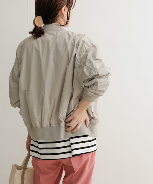 URBAN RESEARCH DOORS（アーバンリサーチドアーズ）の「MA-1コンパクトジャケット（MA-1・レディース・KHAKI/L/GRAY・1）」の11枚目の写真