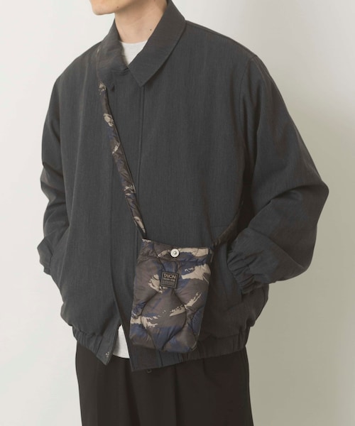 ITEMS URBANRESEARCH(アイテムズ アーバンリサーチ)の「TAION Cross Body Down Bag -S(ショルダーバッグ・メンズ・BLK/G.BEIGE/D.OLIVE/D.NAVY/PAINT CAMO・-)」の5枚目の写真