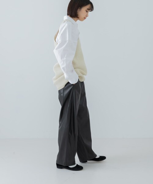 URBAN RESEARCH(アーバンリサーチ)の「レザーライクコクーンパンツ(その他パンツ・レディース・BLACK/BEIGE・FREE)」の8枚目の写真