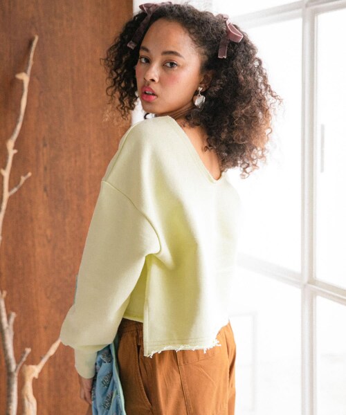 URBAN RESEARCH Sonny Label(アーバンリサーチサニーレーベル)の「AyaKawasaki カットオフスウェット(スウェット・レディース・レモネード/ピーチ/グレープ・FREE)」の15枚目の写真