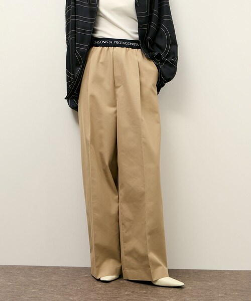 ADAM ET ROPE'(アダムエロペ)の「【PROTAGONISTA for ADAM ET ROPE'】別注 撥水 Chino Pants(チノパンツ・レディース・ベージュ・0/1)」の3枚目の写真