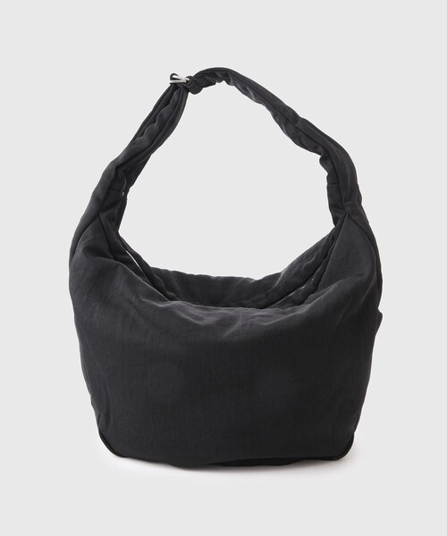 ADAM ET ROPE'（アダムエロペ）の「【ITTI/イッチ】ANNIE PUFFER BIG MOON BAG / CERATO BRIGHT（ショルダーバッグ・メンズ・ブラック・F）」の10枚目の写真