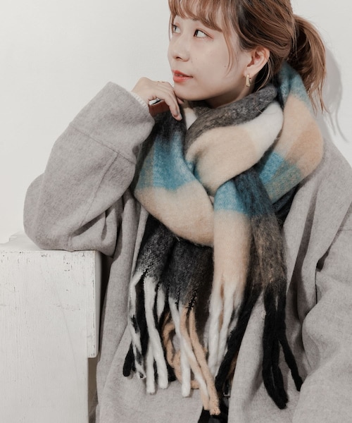 SMELLY（スメリー）の「ボリュームチェックマフラー（マフラー・レディース・PPL/BLU・-）」の12枚目の写真