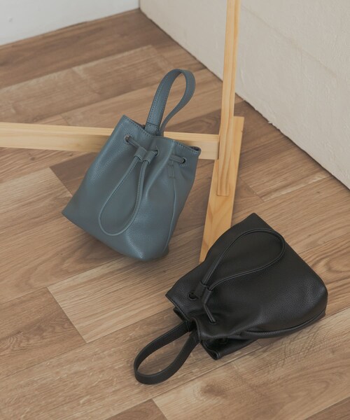 URBAN RESEARCH DOORS（アーバンリサーチドアーズ）の「2WAYシボ巾着ショルダーバッグ（ショルダーバッグ・レディース・BLACK/BLUE・one）」の7枚目の写真