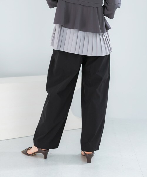 URBAN RESEARCH ROSSO（アーバンリサーチロッソ）の「ELENDEEK　EASY TUCK COCOON PANTS（その他パンツ・レディース・O.WHT/BLK/MNT/BRN・1/2）」の14枚目の写真
