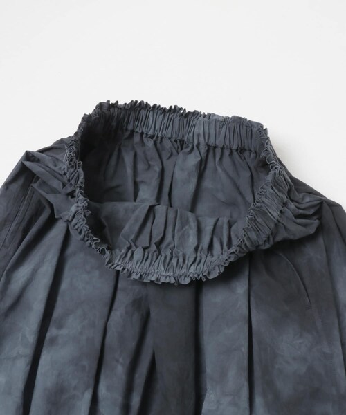 URBAN RESEARCH(アーバンリサーチ)の「Nomat SHIRRING SKT/HAND-DYED(スカート・レディース・MIDNIGHT・1)」の4枚目の写真