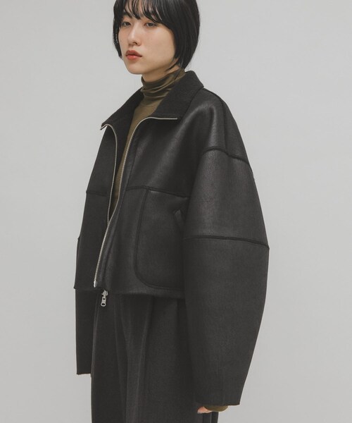 KBF（ケイビーエフ）の「リバーシブルボアジャケット（テーラードジャケット・レディース・BEIGE/BLACK・One）」の4枚目の写真