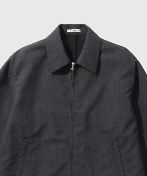 ADAM ET ROPE'(アダムエロペ)の「【AURALEE/オーラリー】BONDED TROPICAL WOOL ZIP BLOUSON(ブルゾン・メンズ・チャコール・3/4)」の4枚目の写真