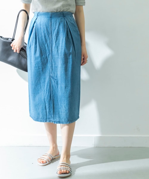 URBAN RESEARCH（アーバンリサーチ）の「bolsista　Denim Tuck Skirt（デニムスカート・レディース・BLUE・36/38）」の2枚目の写真