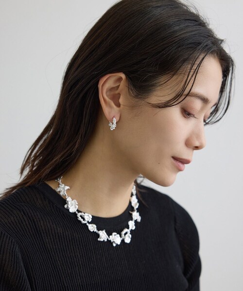 ADAM ET ROPE'（アダムエロペ）の「【J'aDoRe・一部店舗限定】【Completedworks（コンプリーテッドワークス）】motif earrings（ピアス（両耳用）・レディース・シルバー・F）」の10枚目の写真