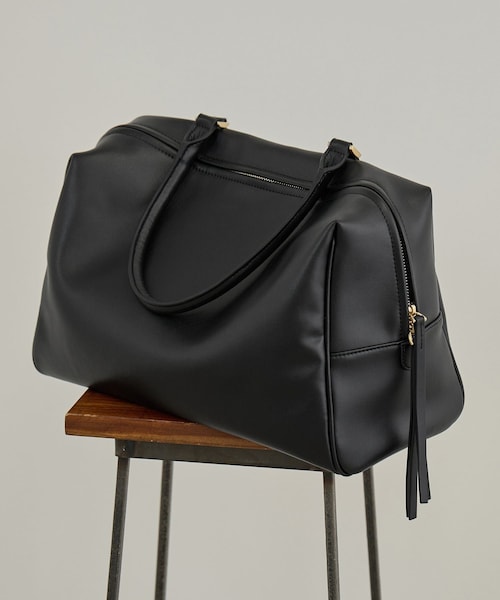 ADAM ET ROPE'(アダムエロペ)の「【WEB限定】スプリットレザーワンハンドルボストンバッグ / A4対応(ボストンバッグ・レディース・ブラック/ダークブラウン・F)」の1枚目の写真