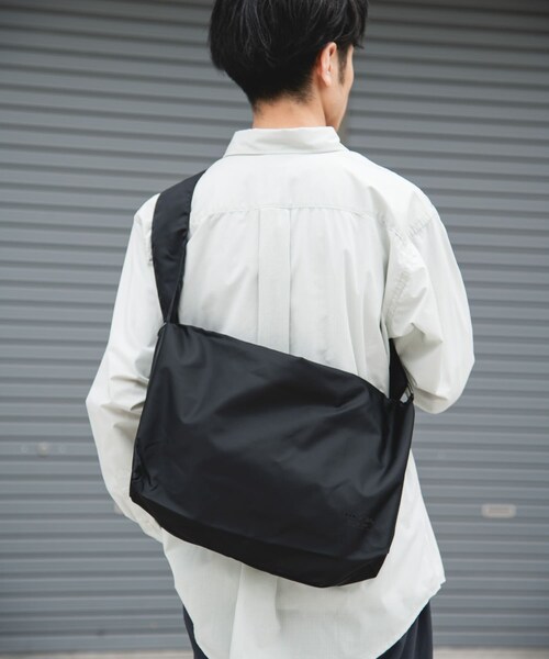 URBAN RESEARCH DOORS（アーバンリサーチドアーズ）の「『別注』YAKPAK×DOORS　SHOULDER BAG M（ショルダーバッグ・メンズ・BLACK/CHARCOAL/GRAY・-）」の8枚目の写真