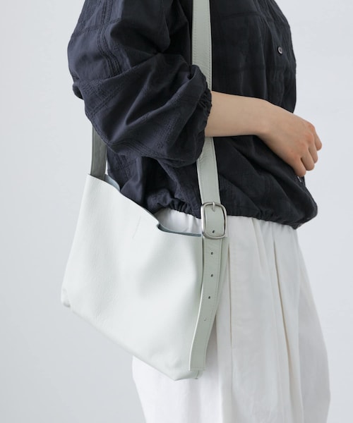 かぐれ(カグレ)の「ATELIER 4.5 SHOULDER BAG(ショルダーバッグ・レディース・white/black/gray・FREE)」の5枚目の写真
