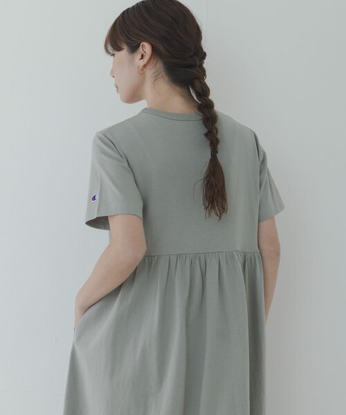 URBAN RESEARCH Sonny Label（アーバンリサーチサニーレーベル）の「『別注』CHAMPION×Sonny Label　ギャザーワンピース（ワンピース・レディース・ブラック/ネイビー/グリーン・Free）」の16枚目の写真