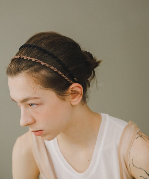 URBAN RESEARCH(アーバンリサーチ)の「decor『デコール』 TWIST HEADBAND(カチューシャ・レディース・BLACK/MOCHA・-)」の6枚目の写真