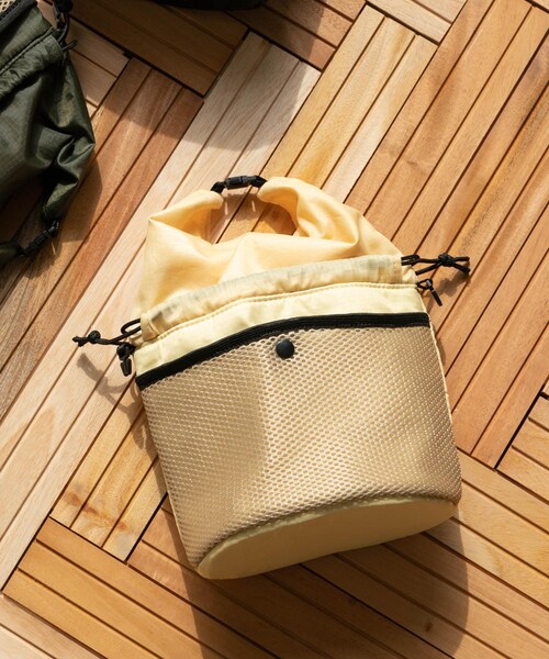 ITEMS URBANRESEARCH（アイテムズ アーバンリサーチ）の「ボトルキーパーバッグ（ショルダーバッグ・レディース・BEIGE/KHAKI/BLACK・one）」の4枚目の写真
