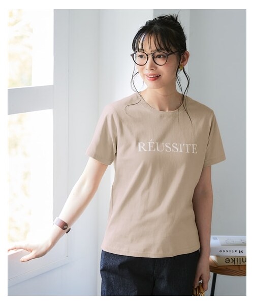 nissen（ニッセン）の「【接触冷感・UVカット】綿１００％ワンポイントTシャツ（Tシャツ/カットソー・レディース・チャコール/アイス杢/ベージュ/オフホワイト/ミント/チャコールグレー(胸筆記ロゴ)/ベージュ(胸筆記ロゴ)/モカ(胸筆記ロゴ)/オフホワイト(中心筆記ロゴ)/ベージュ(中心フレンチロゴ)/チャコールグレー(胸大人ロゴ)・S/M/L/LL/3L/4L/5L/6L/8L/10L）」の10枚目の写真