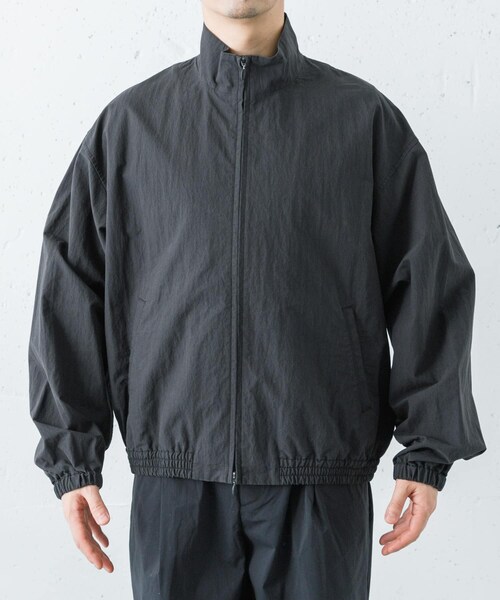 URBAN RESEARCH（アーバンリサーチ）の「ANOTHER OFFICE　LIBRARY TRACK JACKET（ブルゾン・メンズ・CHARCOAL・2/3）」の4枚目の写真